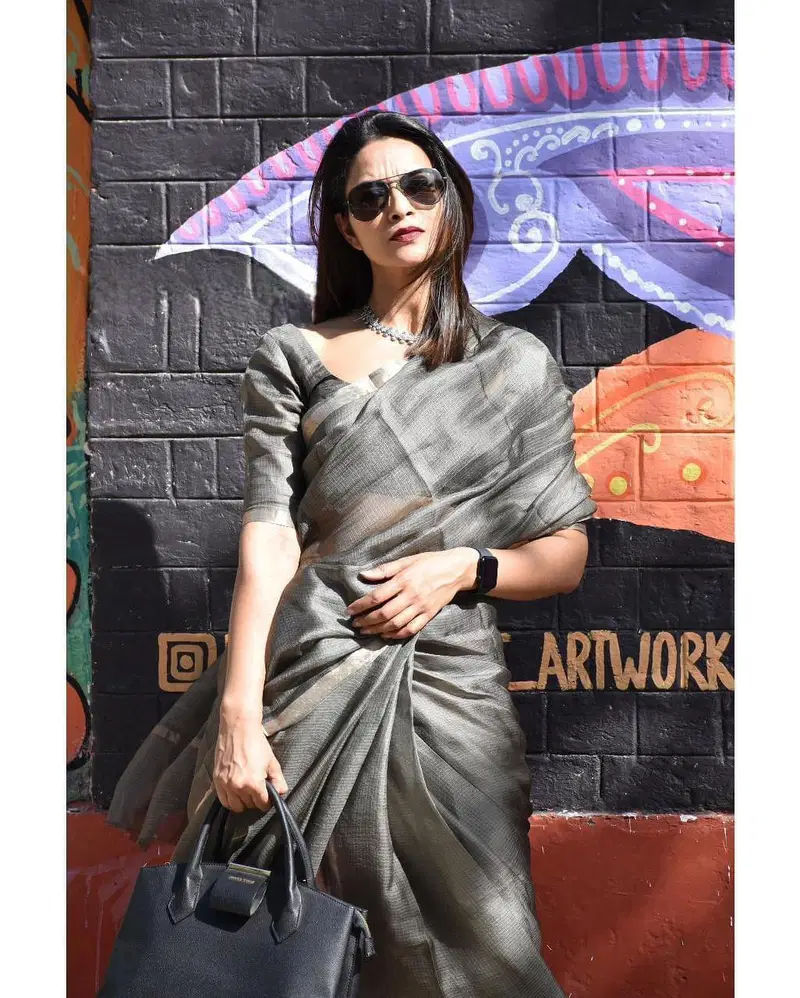 DF 112 Madhulikha Plain Designer Sarees For Bussiness